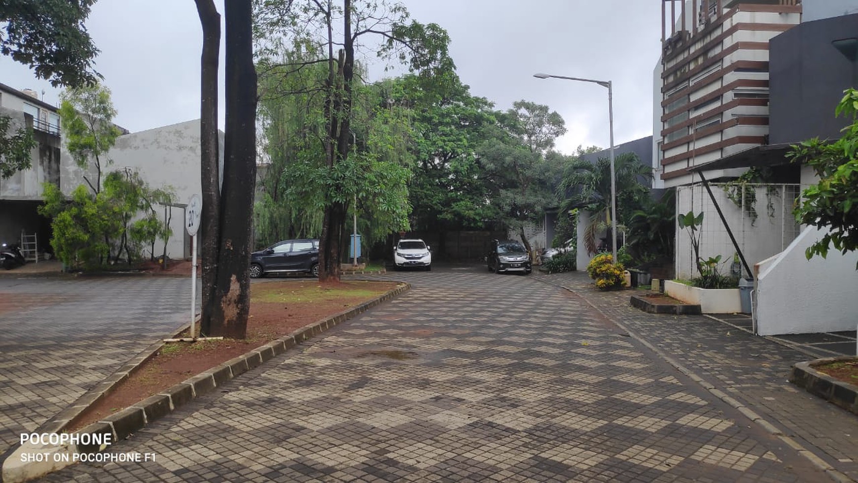 Rumah Bagus Siap Huni di Perum Ozone Residence, Veteran Bintaro, Jakarta Selatan 