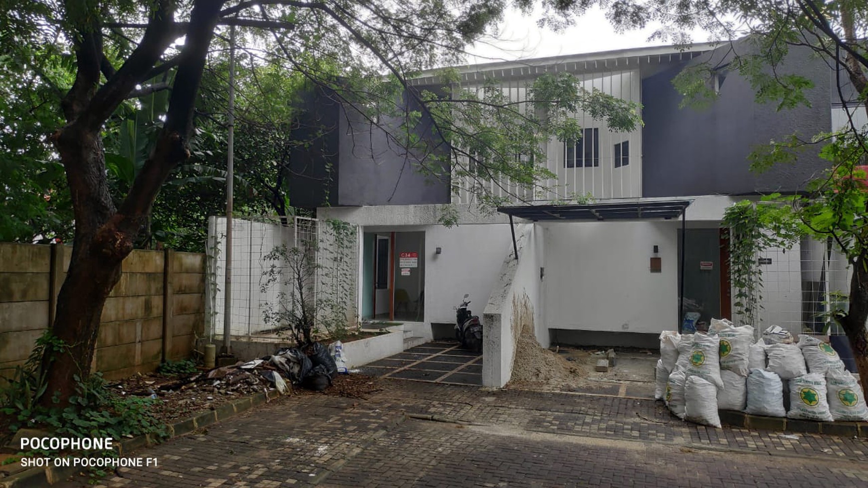 Rumah Bagus Siap Huni di Perum Ozone Residence, Veteran Bintaro, Jakarta Selatan 