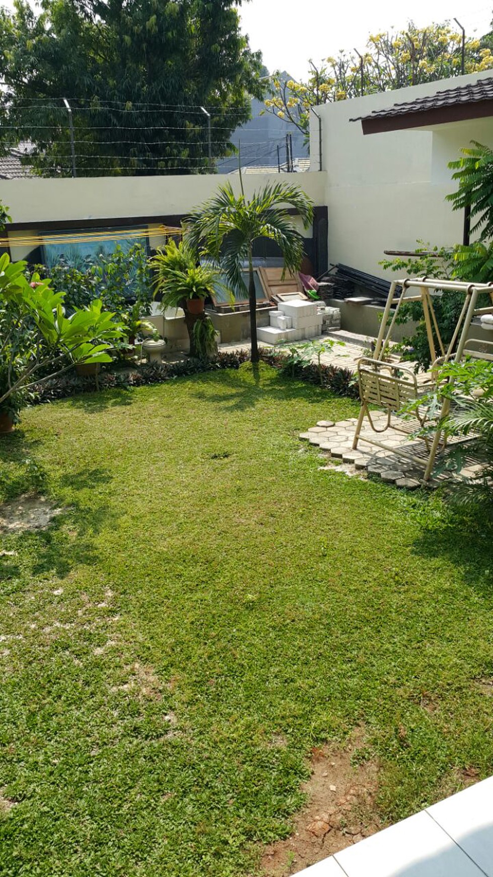 Rumah Asri Jl. Amil Pejaten Barat Depan jalan lebar 2 mobil