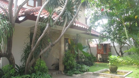 Rumah Asri Furnished Lingkungan Strategis Kemang Timur