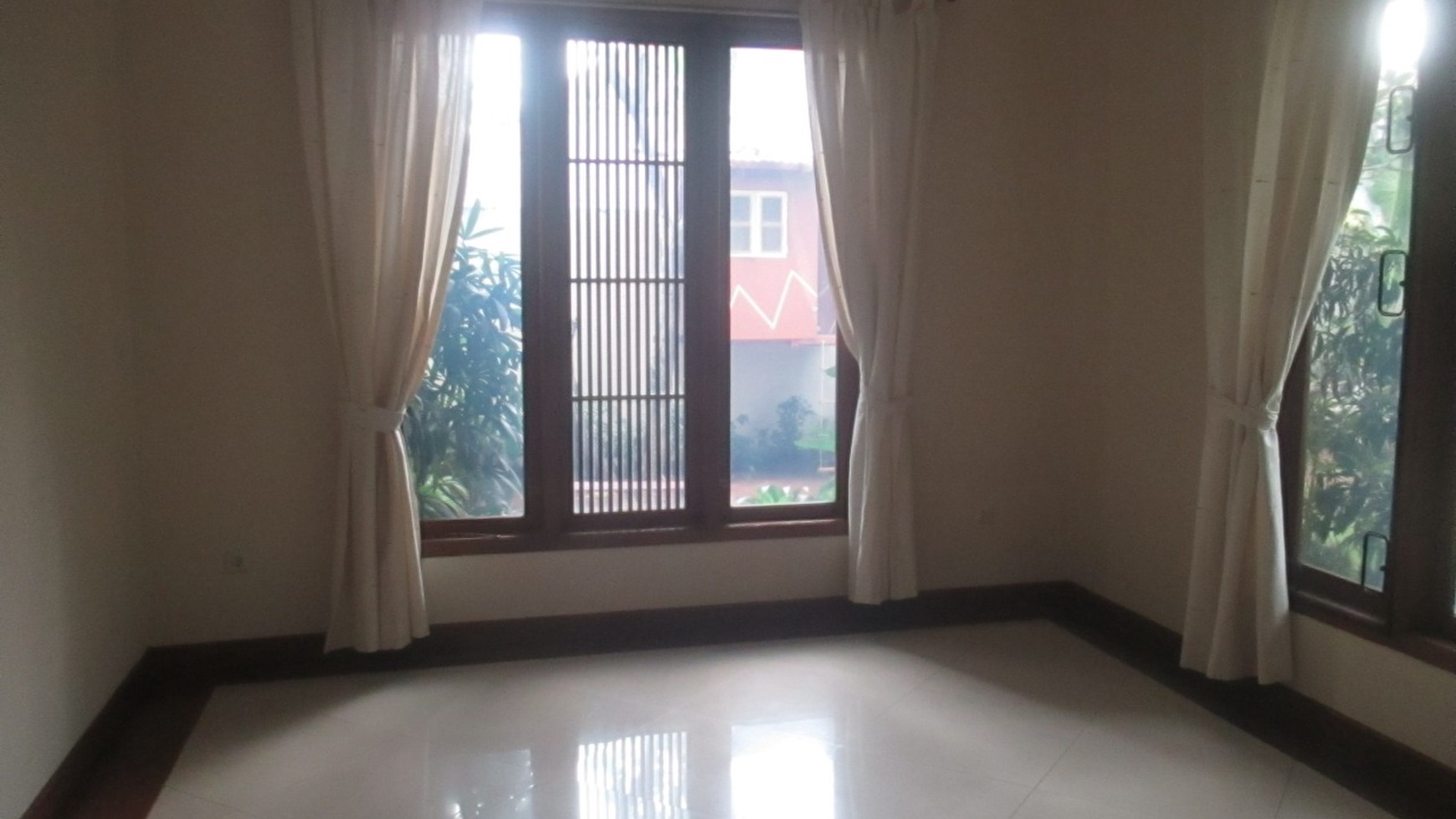 Rumah Asri Furnished Lingkungan Strategis Kemang Timur