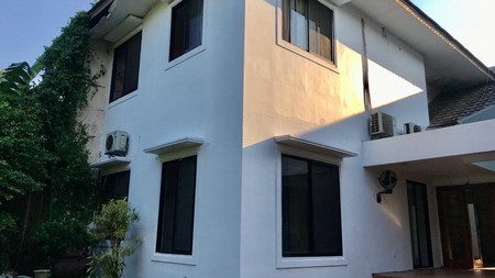 Rumah 2 Lantai Yang Nyaman Di Kemang