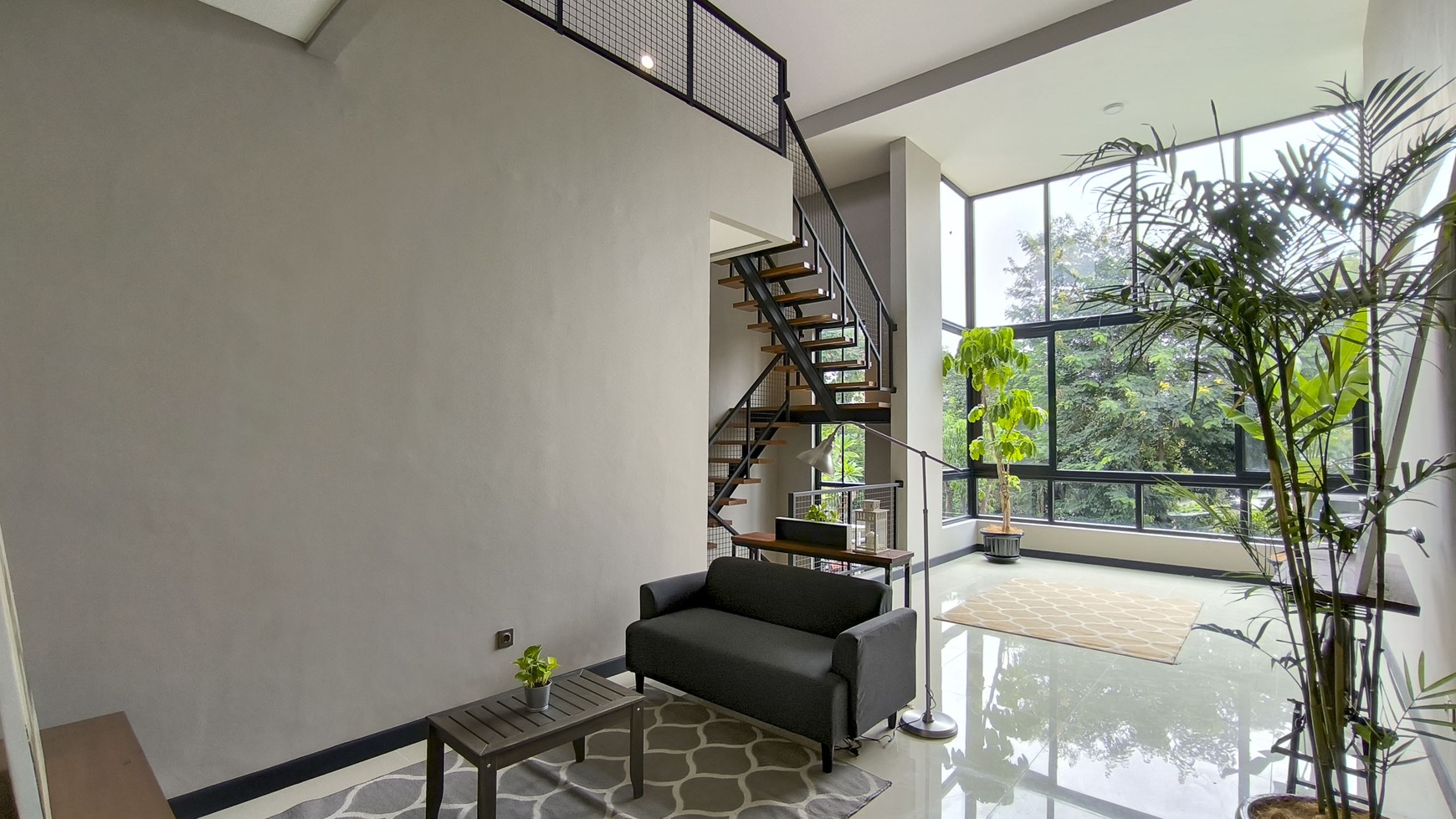 Rumah Dengan Design Modern Di Cluster Versailles BSD Tangerang Selatan