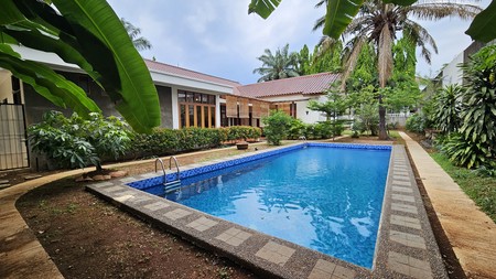 Rumah Siap Huni dan Asri dengan Kolam Renang di Kemang Timur, Jakarta Selatan 