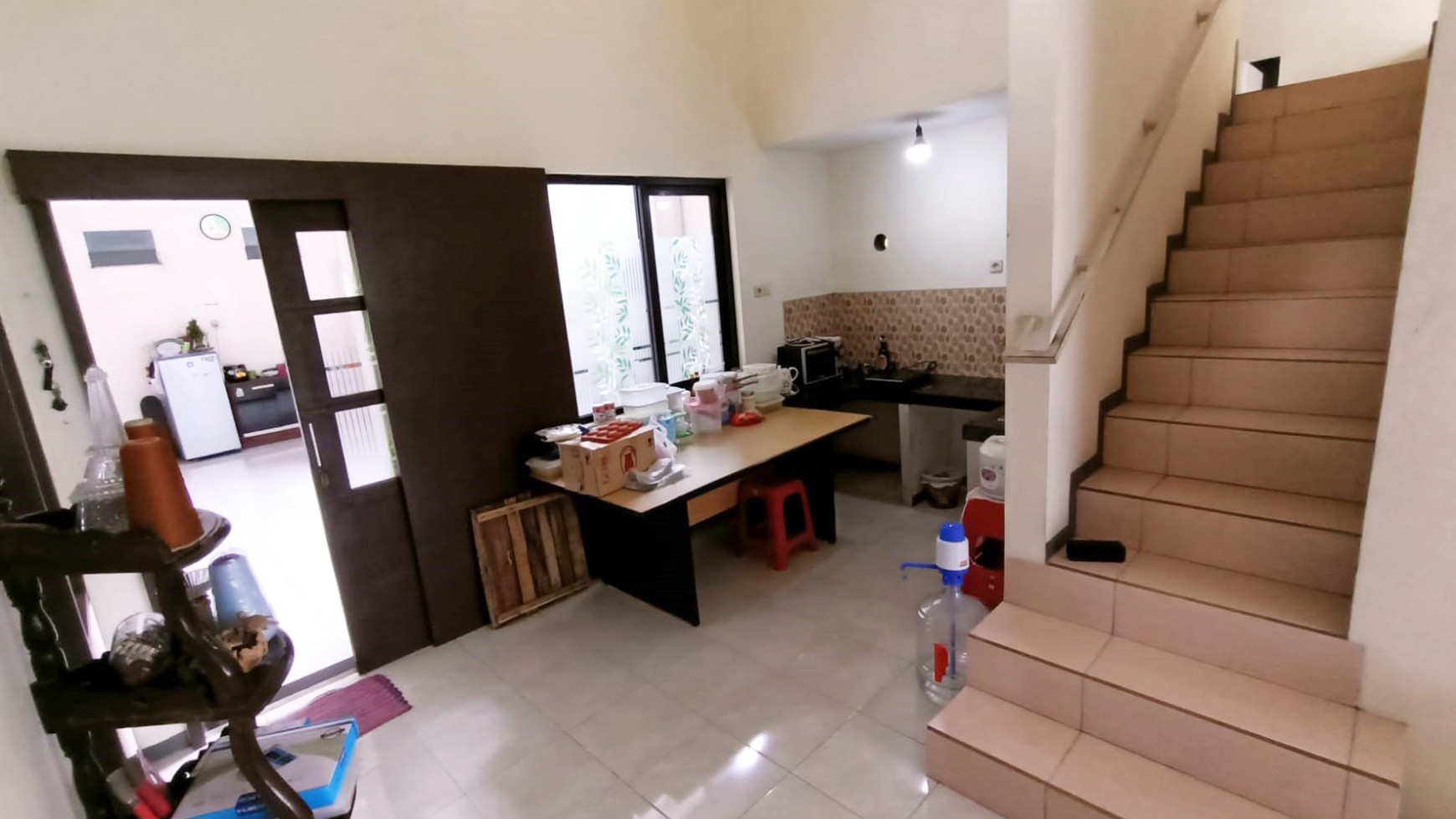 Rumah di Nginden Baru Surabaya, 2 Lantai, ada Kamar Kost 6 (K.Mandi dlm), Dekat Indomart, Aktif, Lingkungan Padat