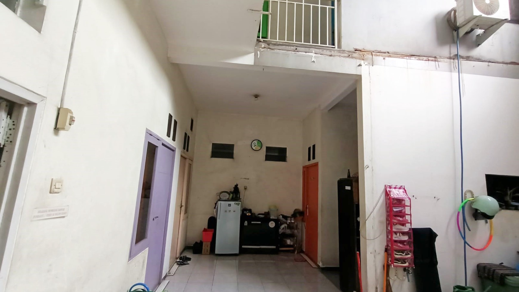 Rumah di Nginden Baru Surabaya, 2 Lantai, ada Kamar Kost 6 (K.Mandi dlm), Dekat Indomart, Aktif, Lingkungan Padat