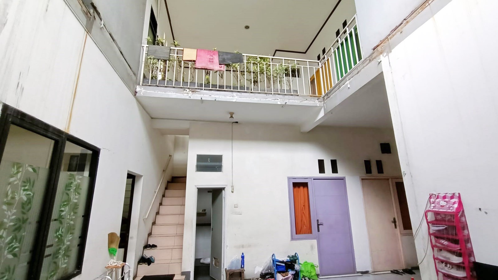 Rumah di Nginden Baru Surabaya, 2 Lantai, ada Kamar Kost 6 (K.Mandi dlm), Dekat Indomart, Aktif, Lingkungan Padat