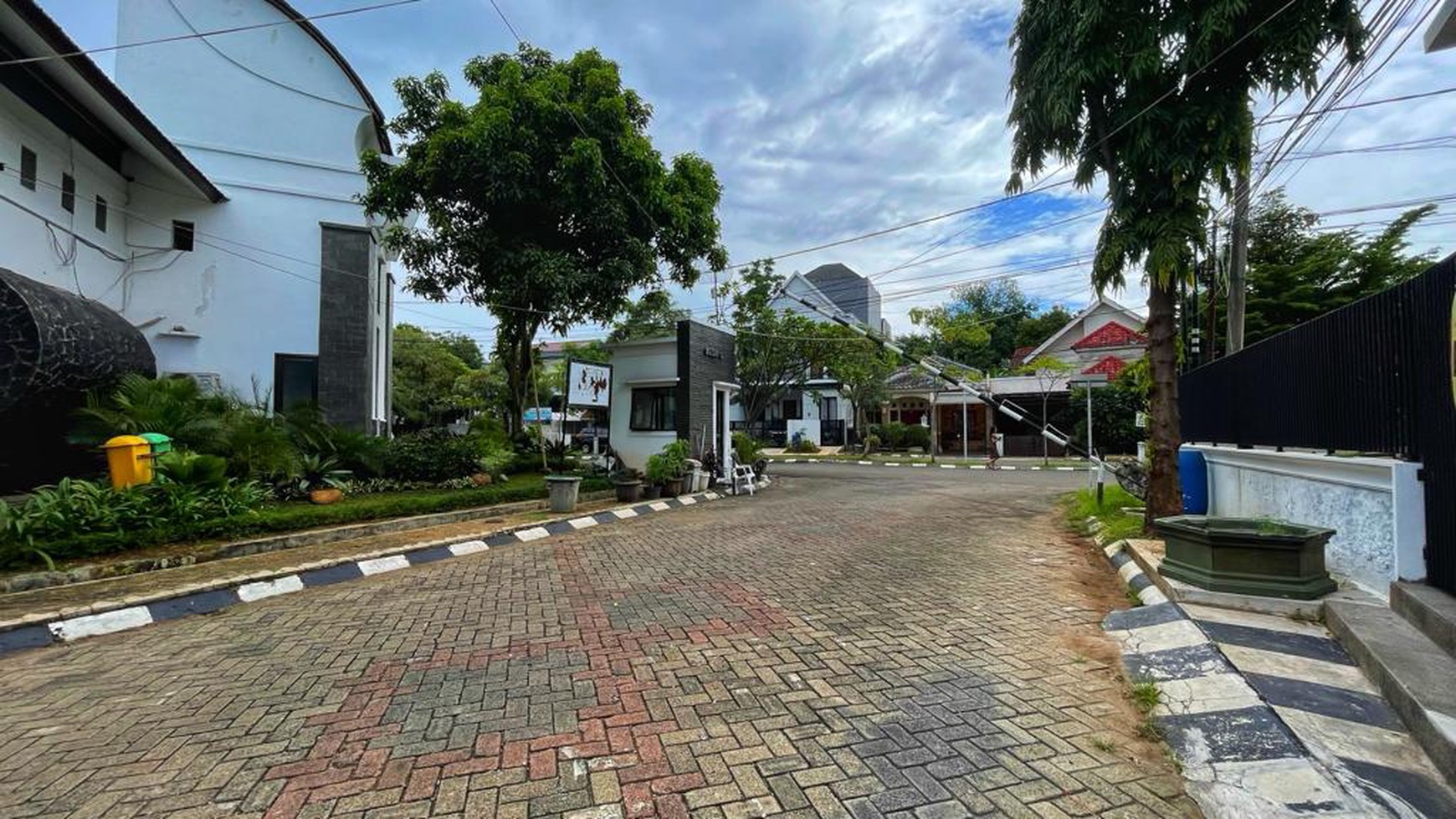 Rumah Hook dengan Design Mewah dan Siap Huni Lokasi Strategis