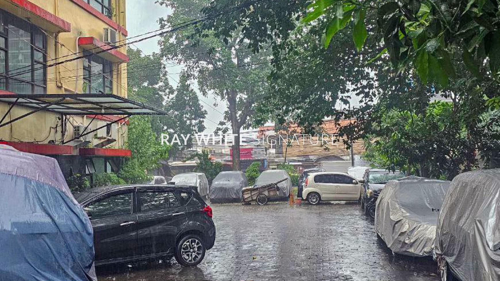 Dijual Cepat Ruko Gandeng 3 Lantai Di Kemang Utara 