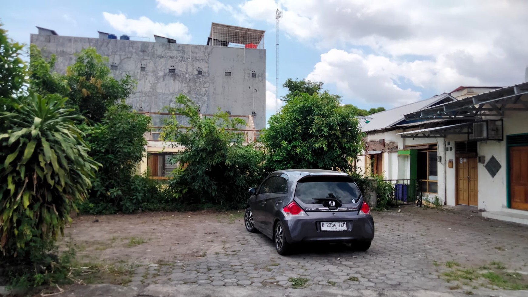 Tanah + Bangunan Rumah Luas 476 Meter Persegi Lokasi Dekat Balai Kota Yogyakarta