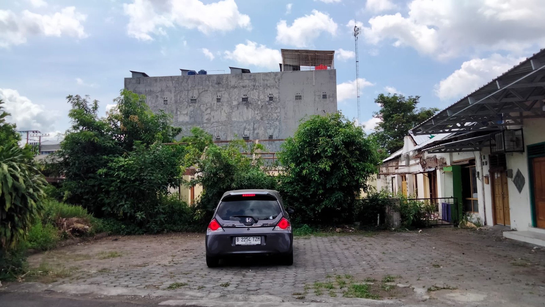 Tanah + Bangunan Rumah Luas 476 Meter Persegi Lokasi Dekat Balai Kota Yogyakarta