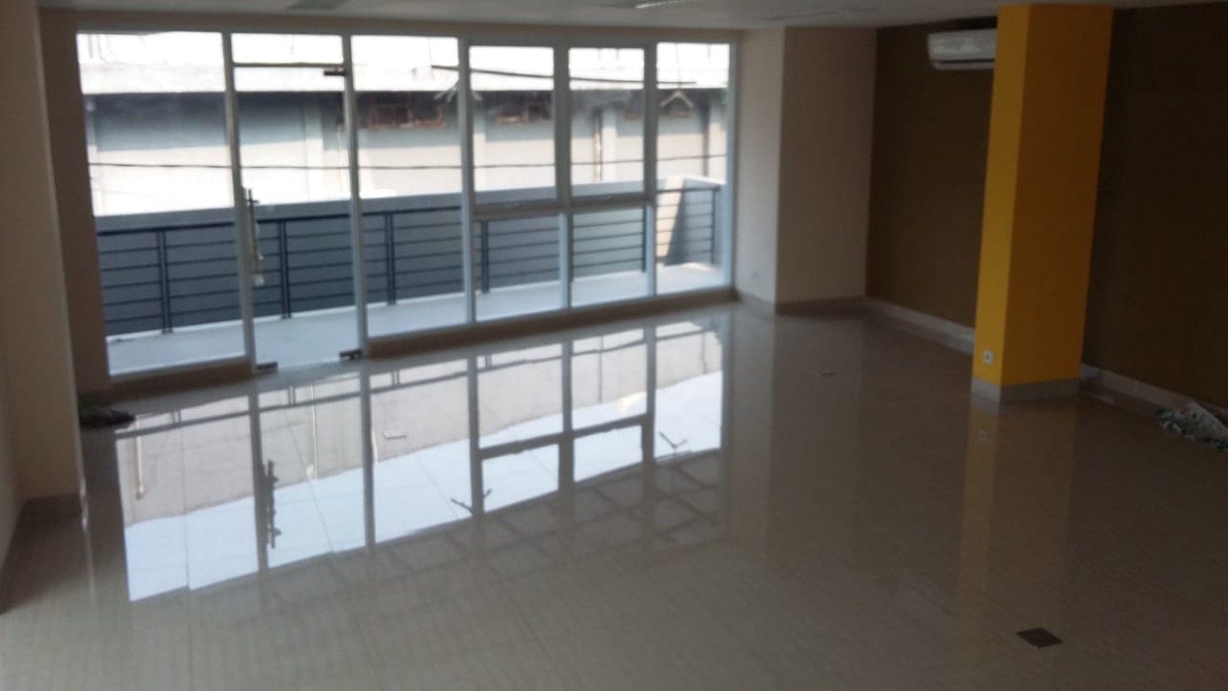 Commercial Place With Modern Style Ready for Rent suitable for Office (Price Negotiable)