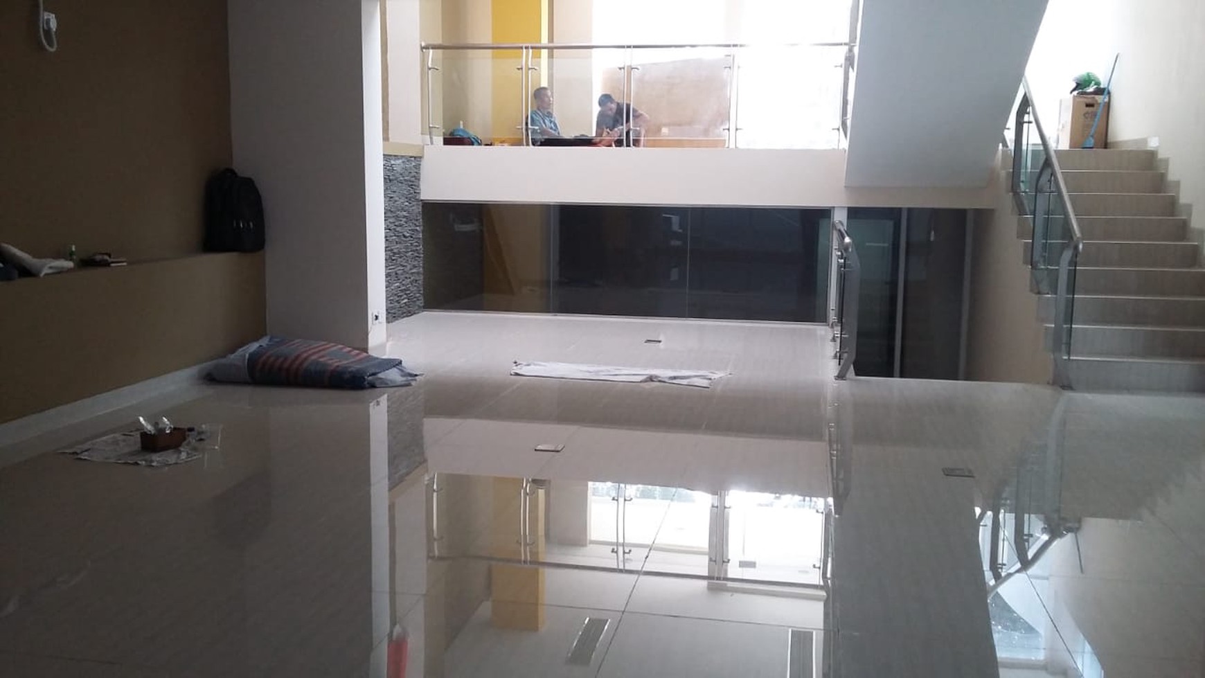 Commercial Place With Modern Style Ready for Rent suitable for Office (Price Negotiable)