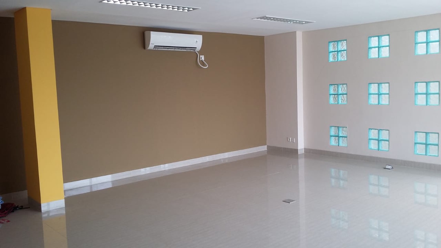 Commercial Place With Modern Style Ready for Rent suitable for Office (Price Negotiable)