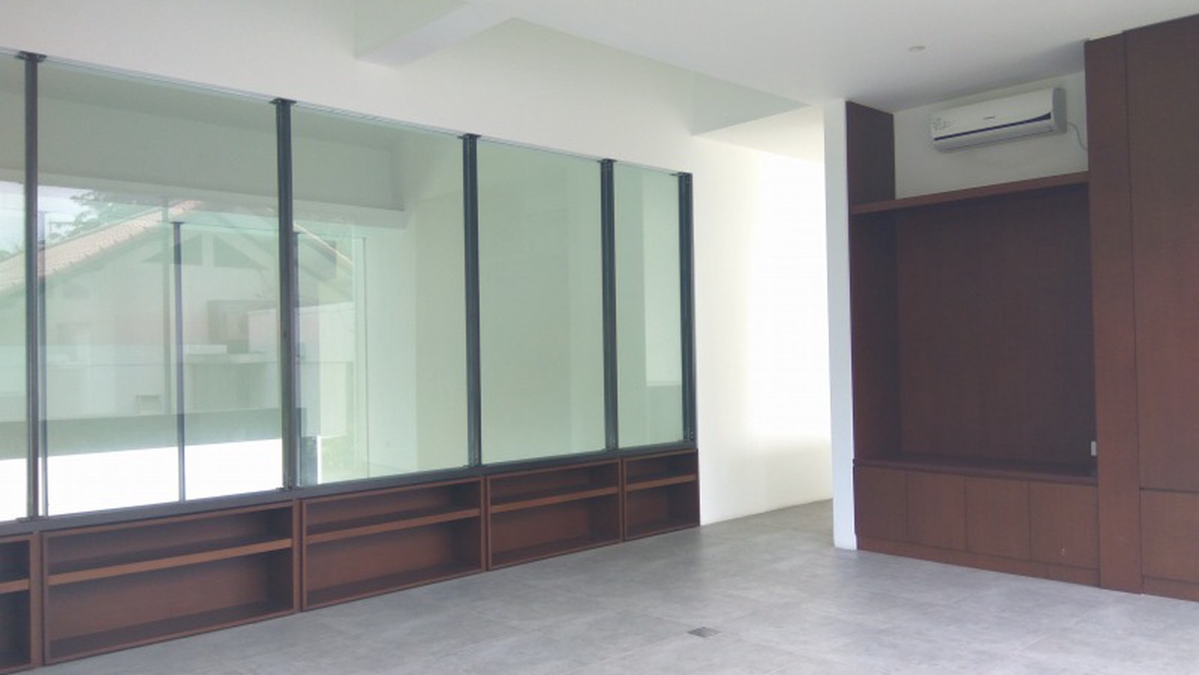  Bright, Modern and Quite House in Kebayoran Baru area " The price can be negotiable"