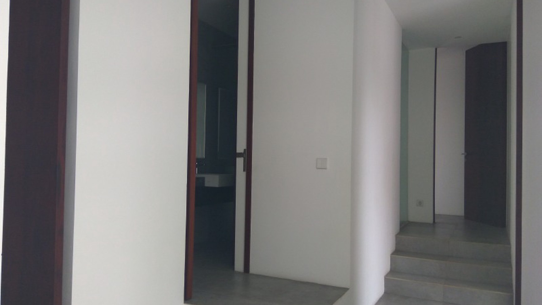  Bright, Modern and Quite House in Kebayoran Baru area " The price can be negotiable"