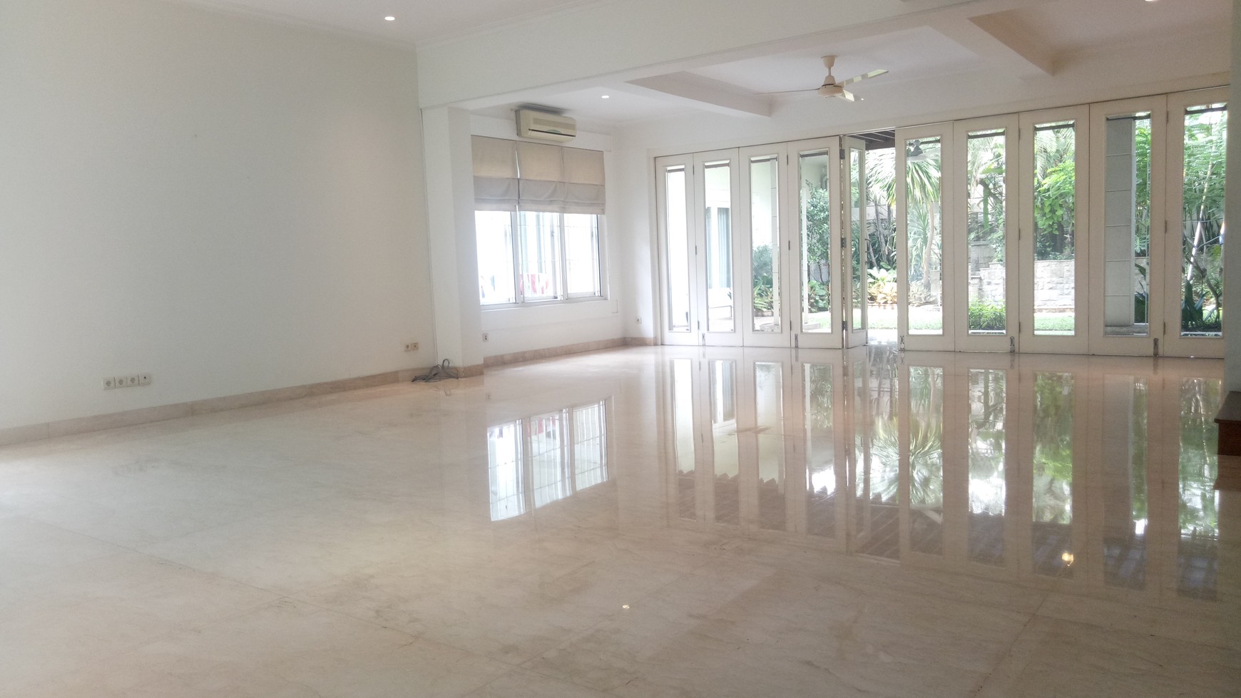 Luxury house in Senopati area ready for Rent