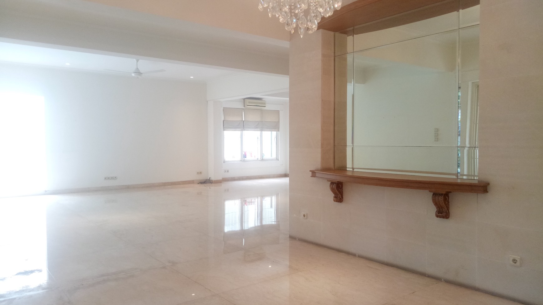 Luxury house in Senopati area ready for Rent