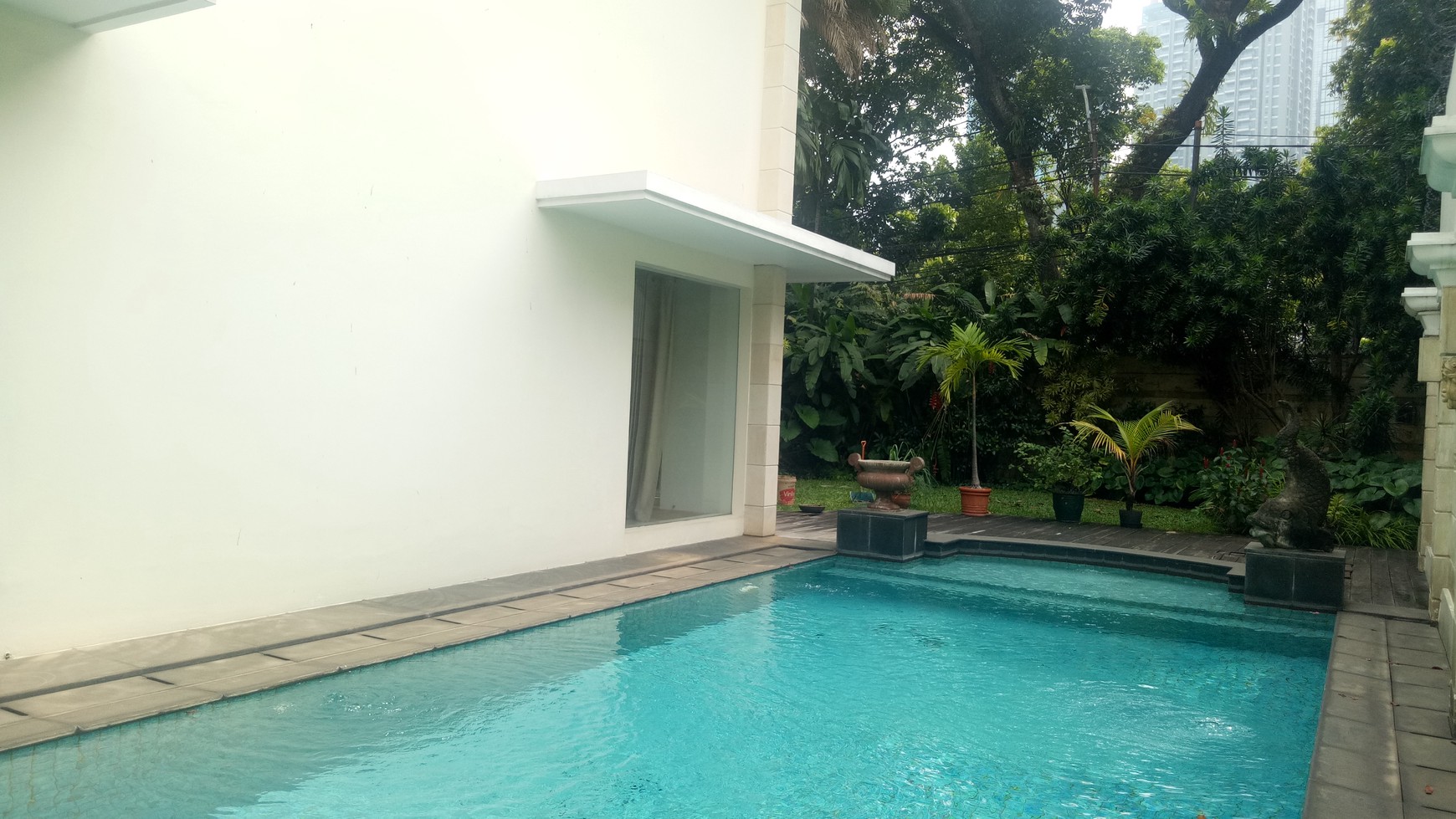 Luxury house in Senopati area ready for Rent