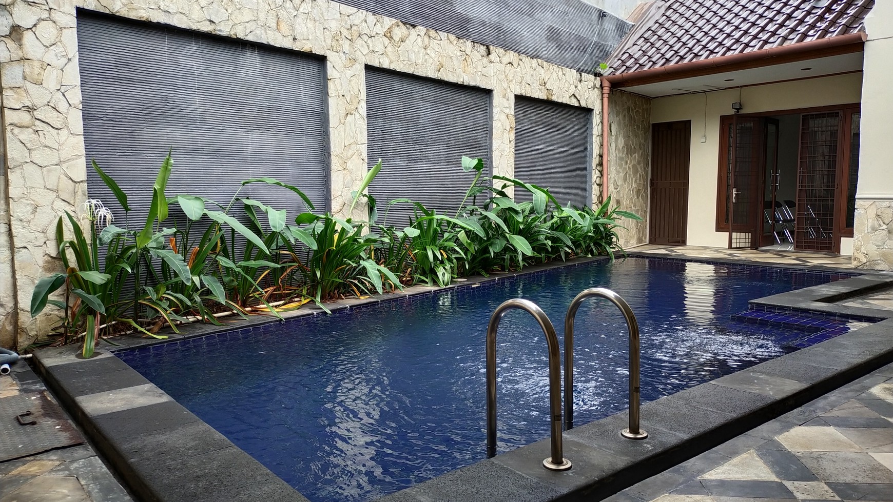 House for rent in strategic and quiet area in Kebayoran Baru