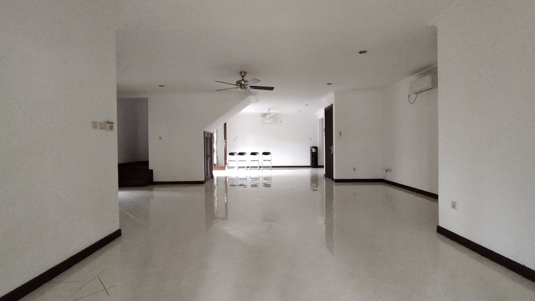 House for rent in strategic and quiet area in Kebayoran Baru