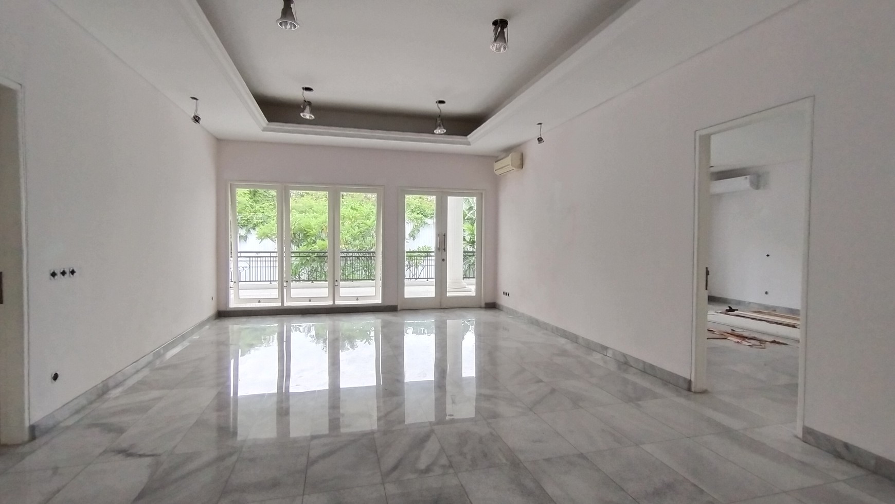 Luxury house ready for rent at Senayan area