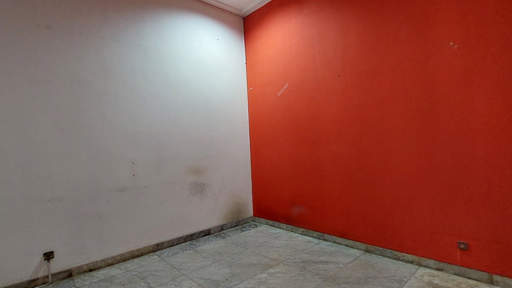 Commercial House suitable for office at SENAYAN area