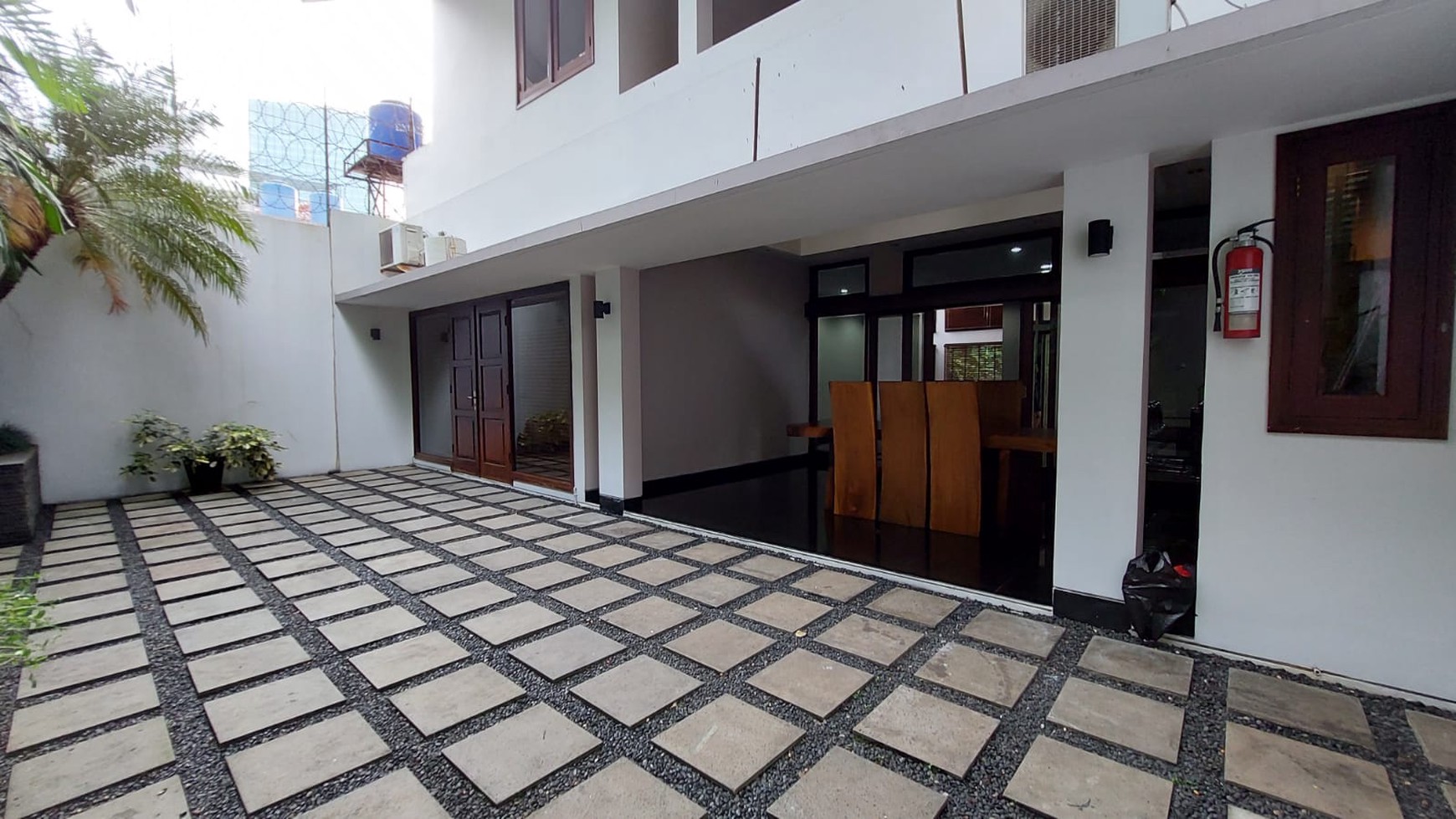 Luxury house in Senopati area suitable for office