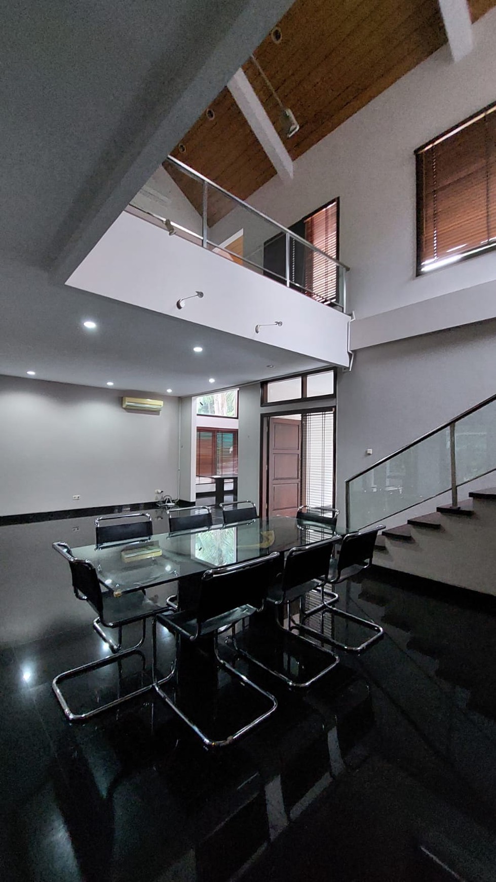 Luxury house in Senopati area suitable for office