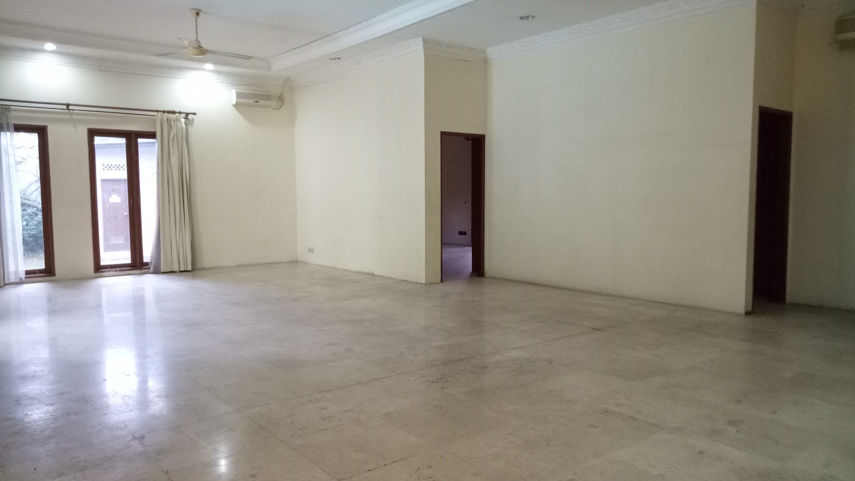 CLASSIC HOUSE AT AMPERA SUITABLE FOR OFFICE