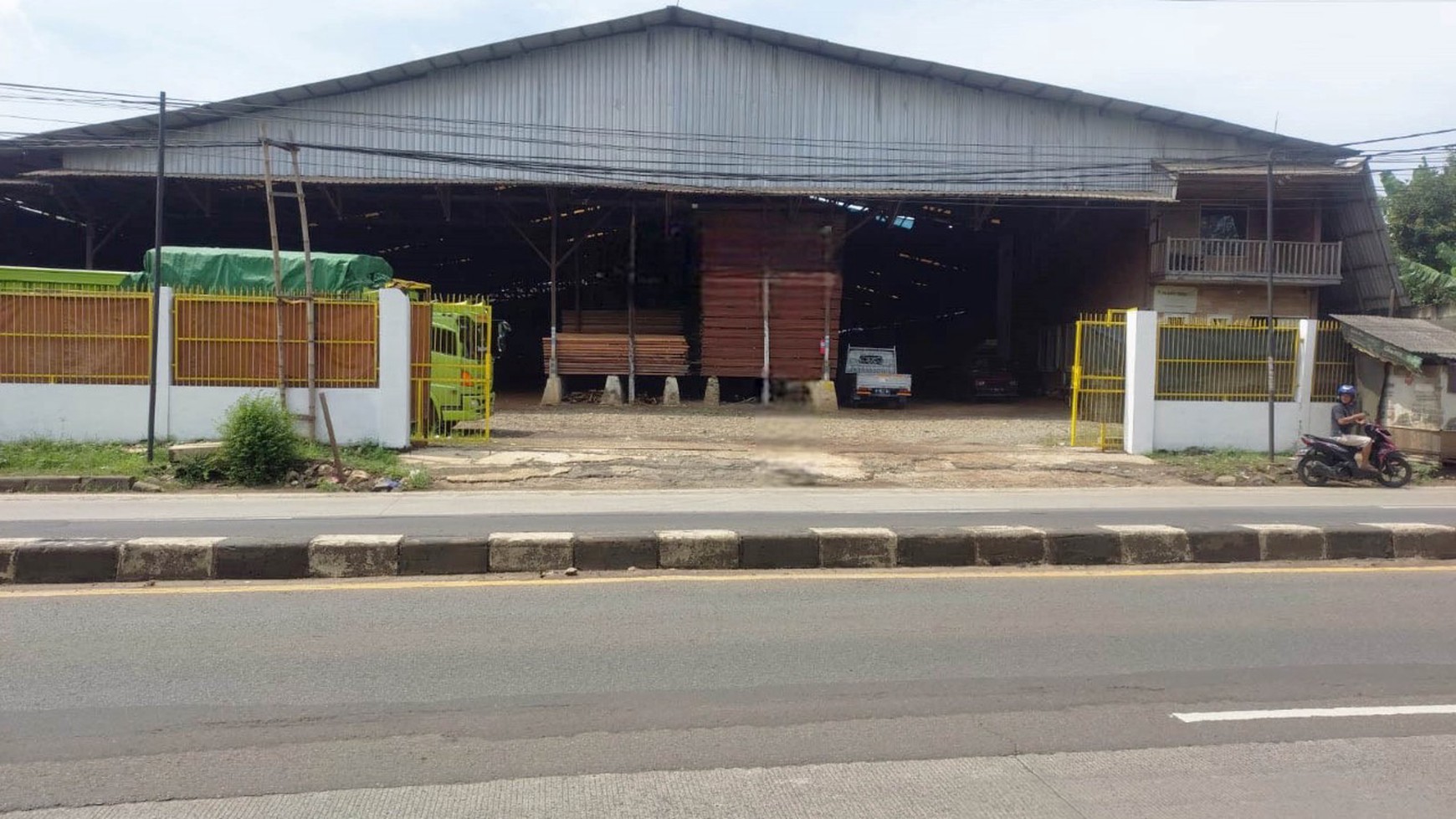 Gudang Raya Parung, Kemang , Bogor Luas 8.600m2