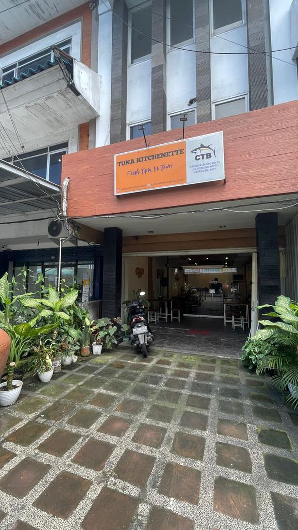 For sale 3 floor ruko in the commercial area in Denpasar 