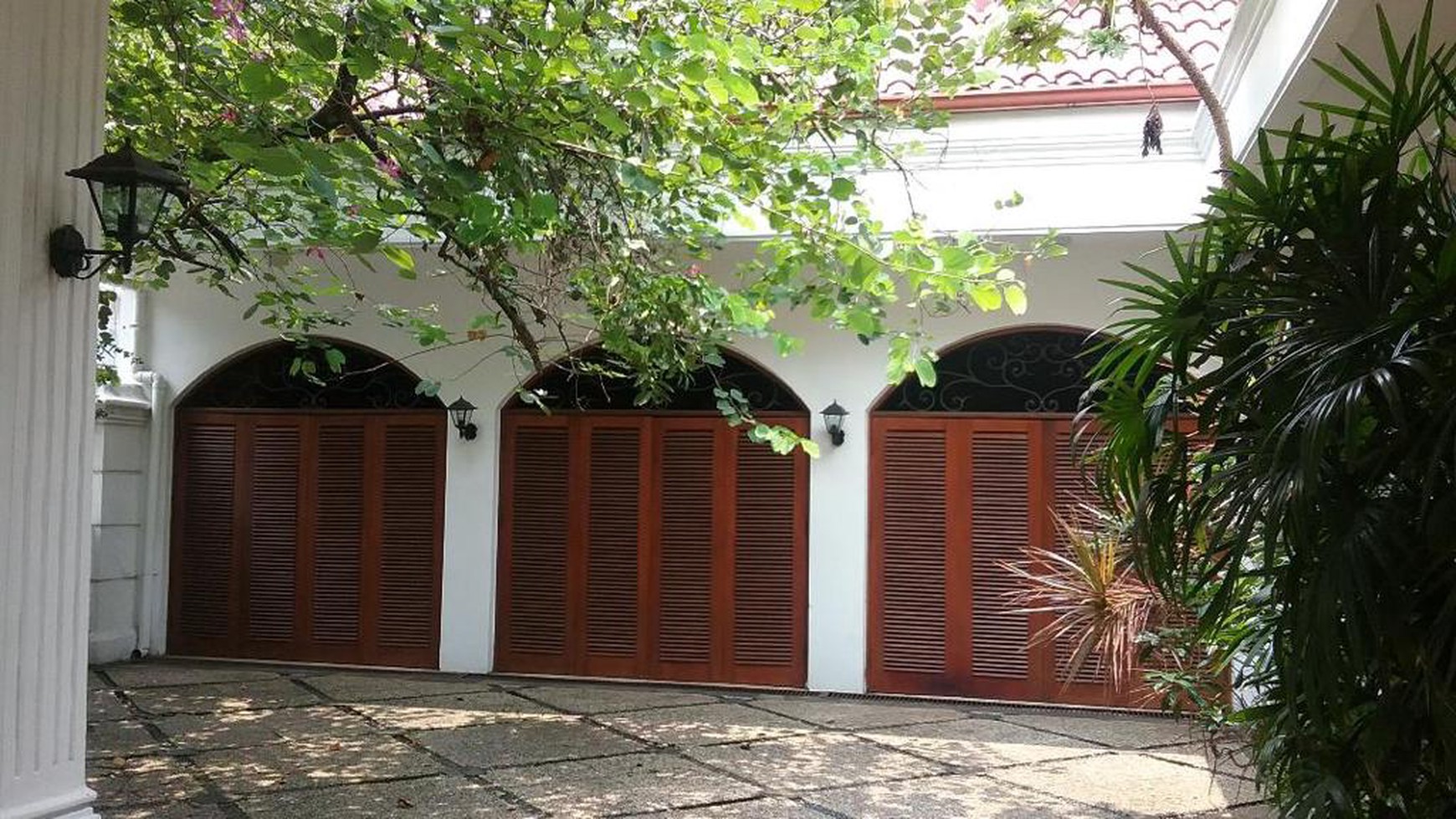 Rumah Provence Style bebas Banjir  Siap Huni di Kemang Barat, Jakarta Selatan 