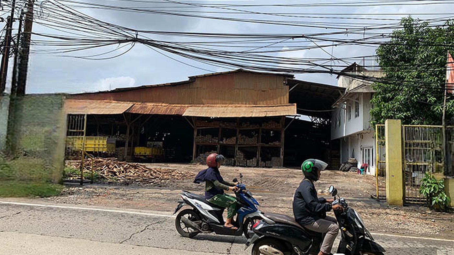 Gudang Raya Puspitek, Serpong Luas 3500m2