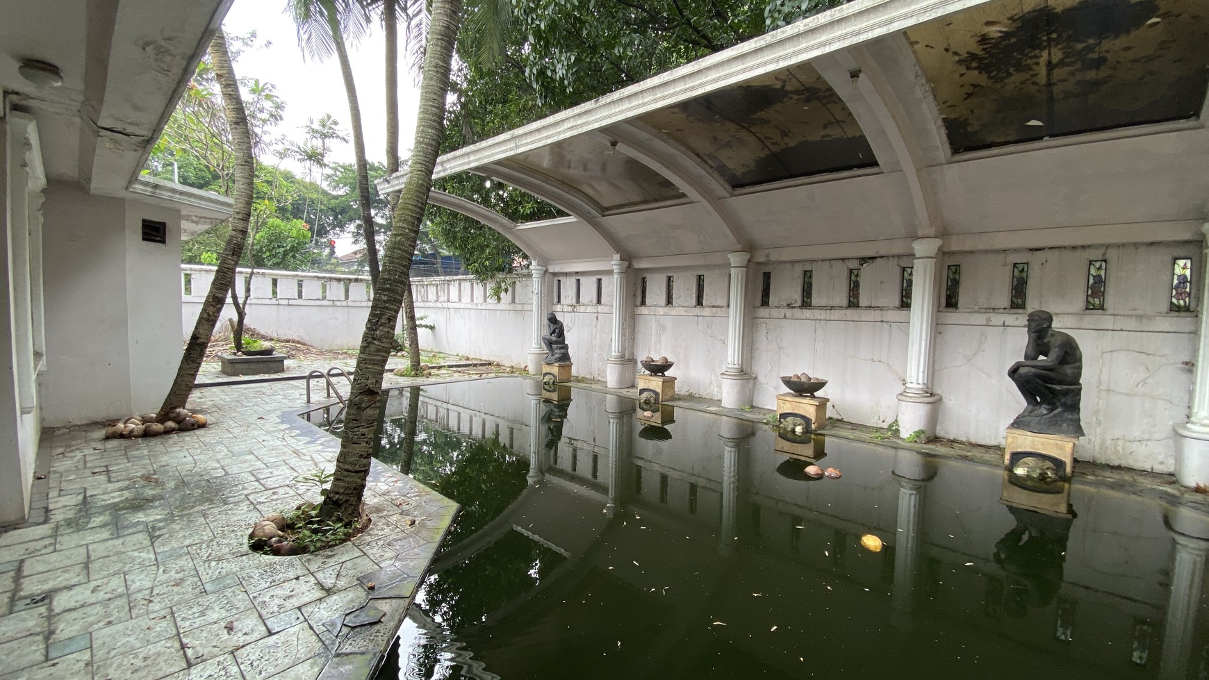 Rumah di lokasi strategis, cocok untuk usaha klinik kecantikan, salon atau restaurant