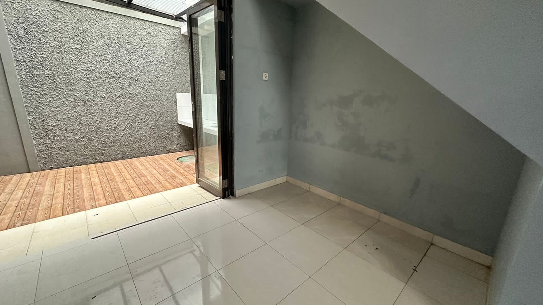 Rumah Bagus Di Viola Residence Graha Raya Bintaro Jaya