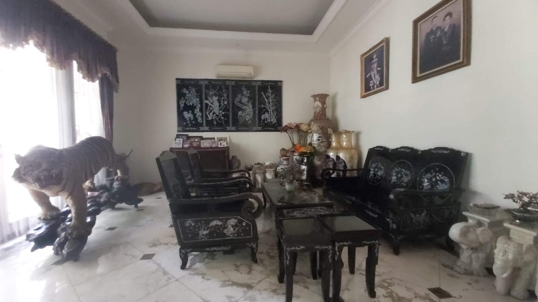 Rumah dijual layak huni dan tenang, di Jl. Denpasar I, Mega Kuningan.