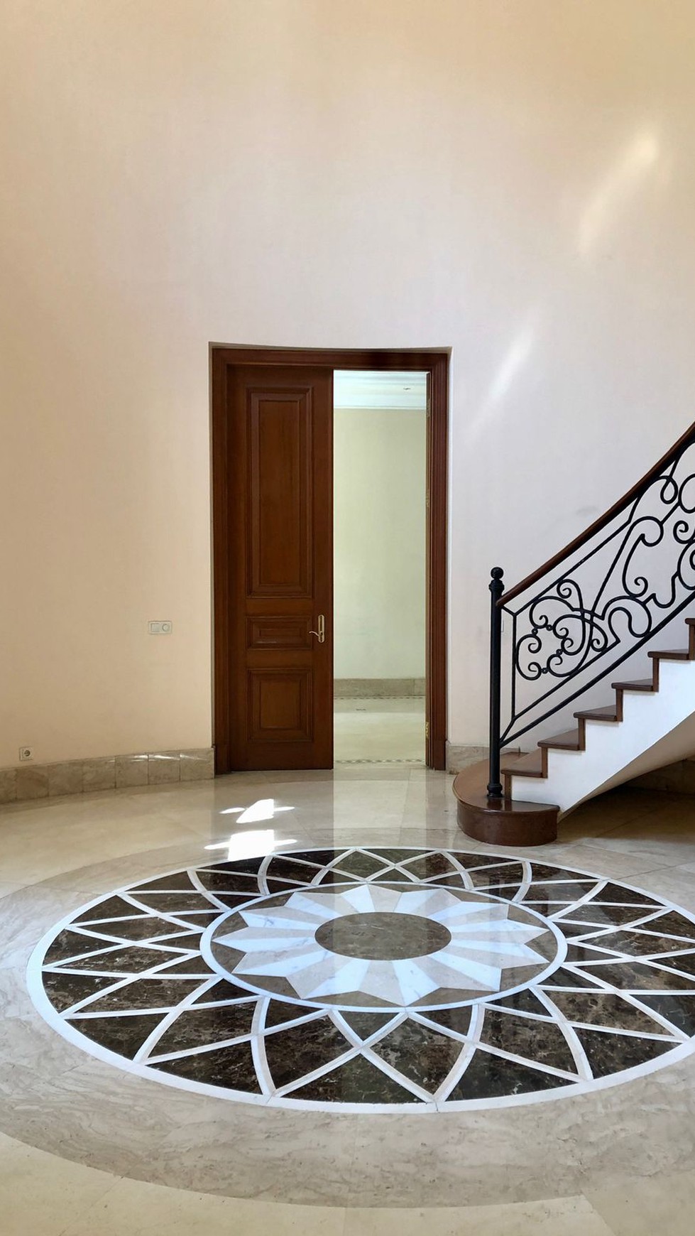 Rumah Mewah Lokasi Strategis di Daerah SCBD dan Widia Chandra