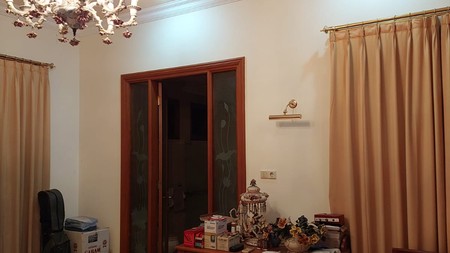 Rumah 2 lantai,lokasi strategis, asri aman nyaman