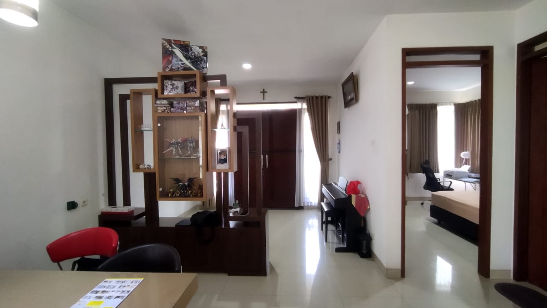 Rumah Lux Semi Furnished di Komplek Mekarwangi, Bandung