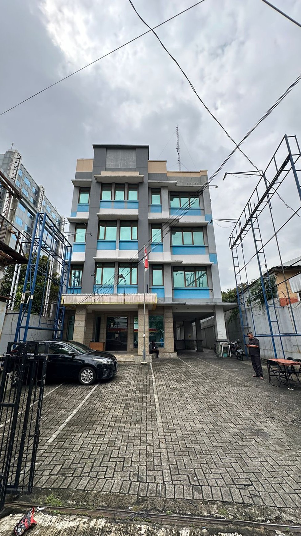 Dijual Gedung 4 Lantai Ex Kampus Siap Pakai Daerah Komersial Jl Salemba Tengah Jakarta Pusat.