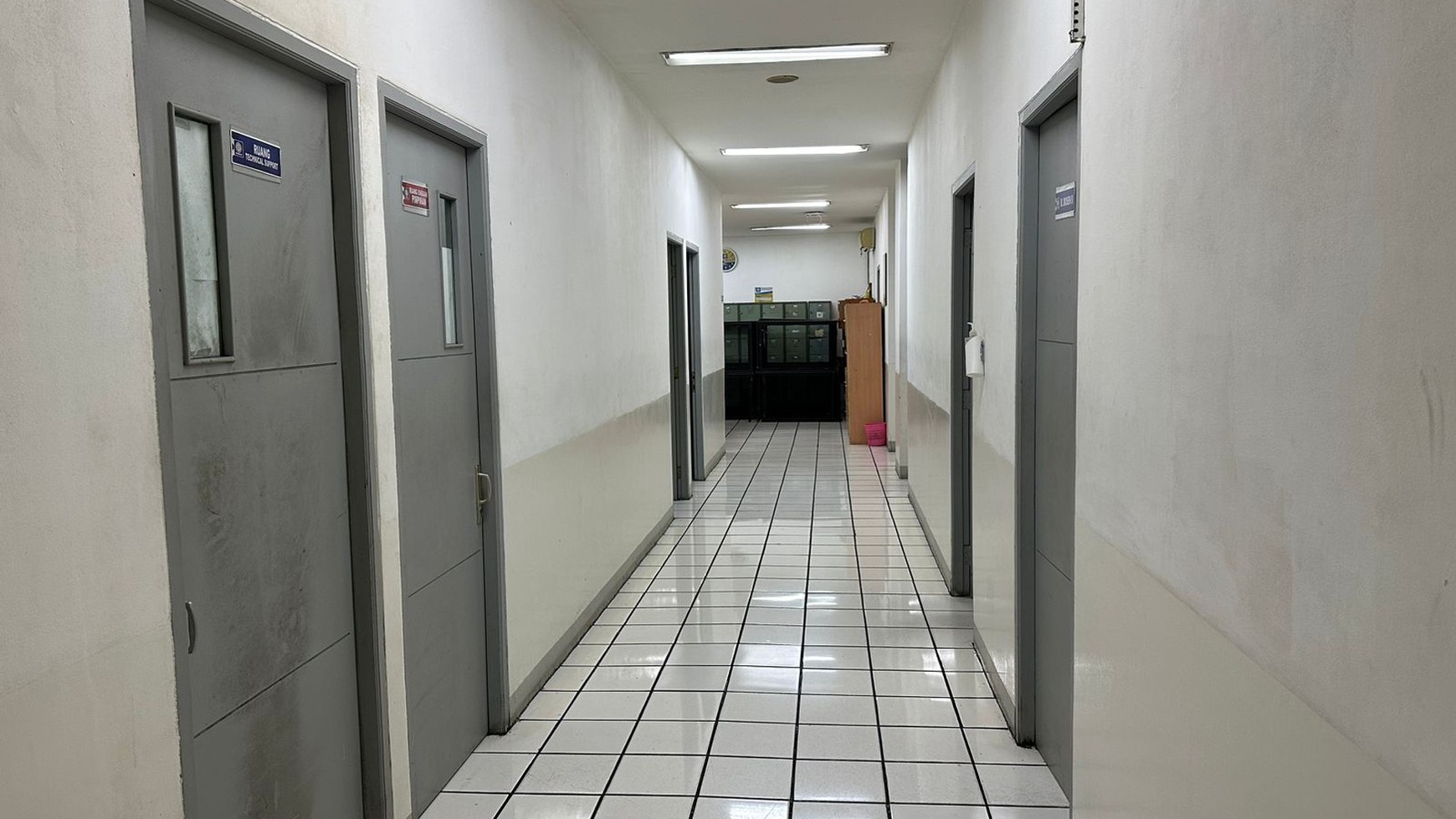 Dijual Gedung 4 Lantai Ex Kampus Siap Pakai Daerah Komersial Jl Salemba Tengah Jakarta Pusat.