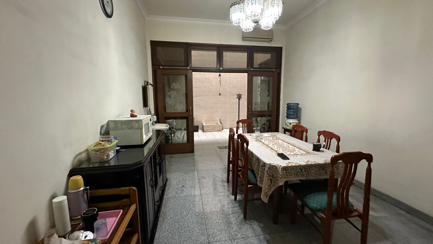 DIJUAL CEPAT! Rumah Luas & Strategis di Cideng, Jakarta Pusat.