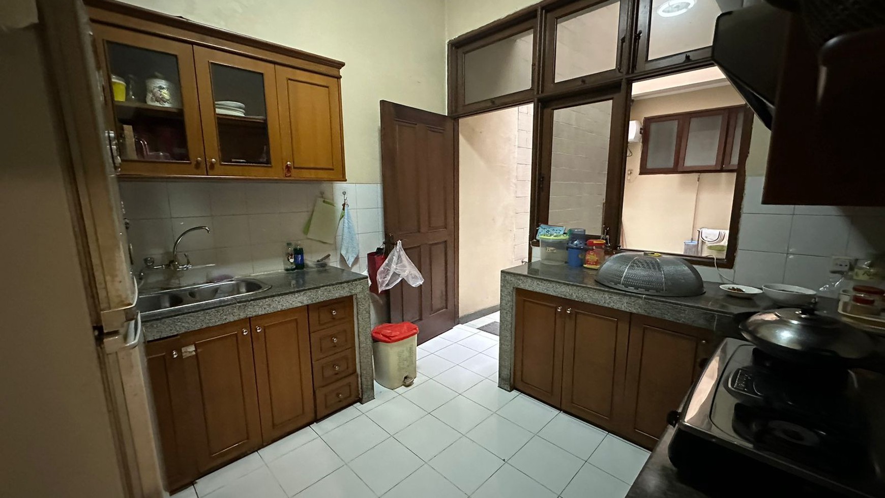 DIJUAL CEPAT! Rumah Luas & Strategis di Cideng, Jakarta Pusat.