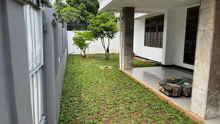 Rumah di kebayoran baru , cocok untuk kantor, atau usaha salon atau klinik