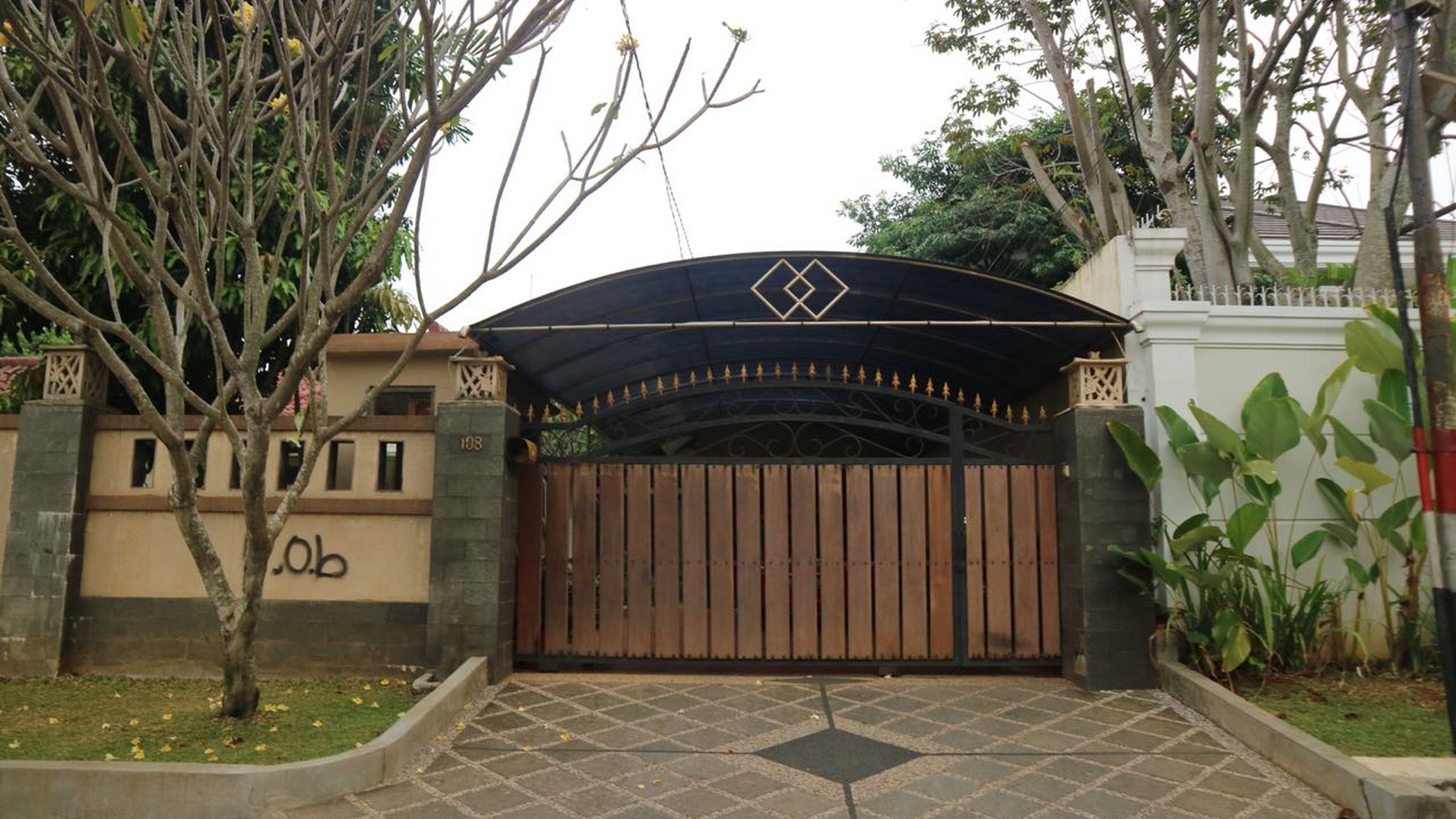 DI jual rumah mewah ada kolam renangnya dan luas di jagakarsa jakarta selatan