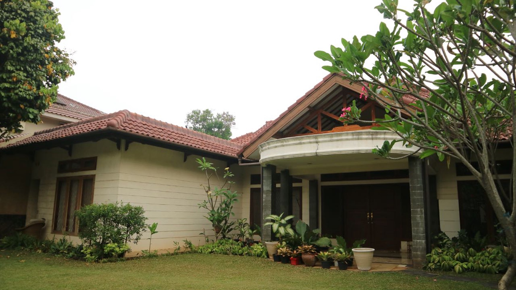 DI jual rumah mewah ada kolam renangnya dan luas di jagakarsa jakarta selatan