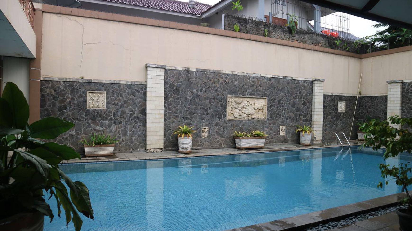 DI jual rumah mewah ada kolam renangnya dan luas di jagakarsa jakarta selatan