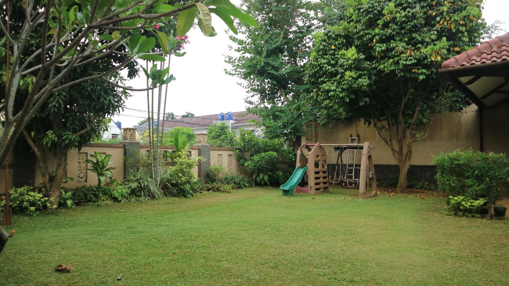 DI jual rumah mewah ada kolam renangnya dan luas di jagakarsa jakarta selatan