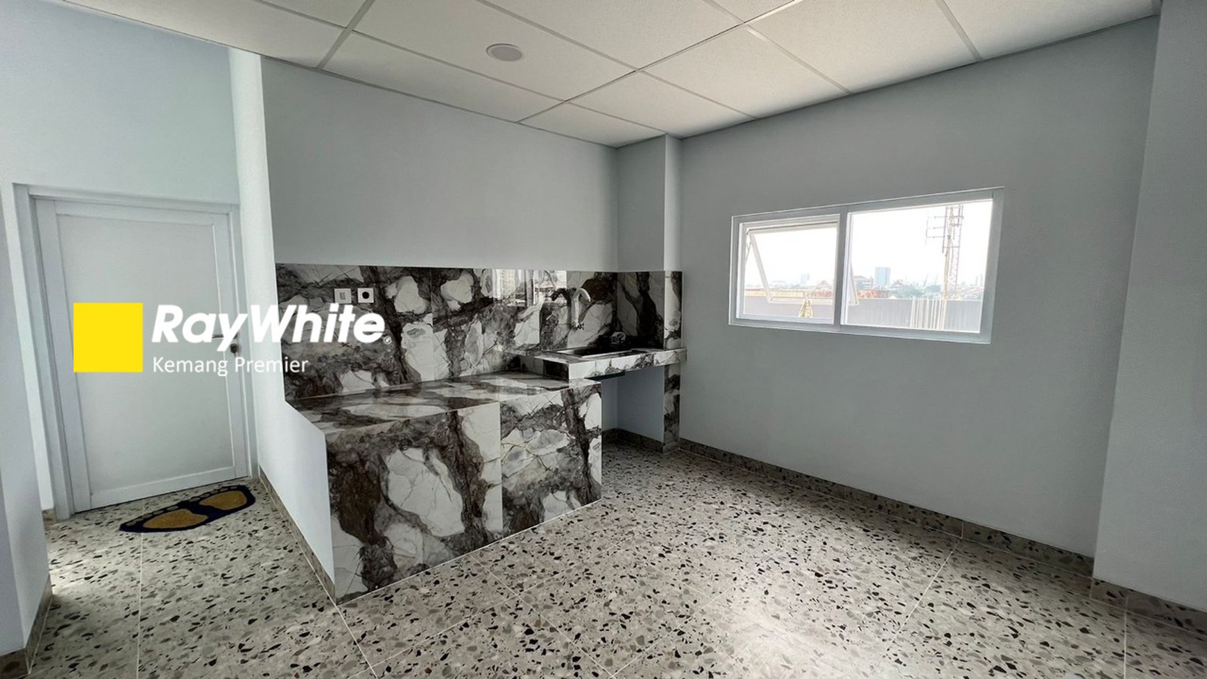 Gedung Baru Komersil parkiran luas bangunan 4,5 lantai lokasi strategis cawang